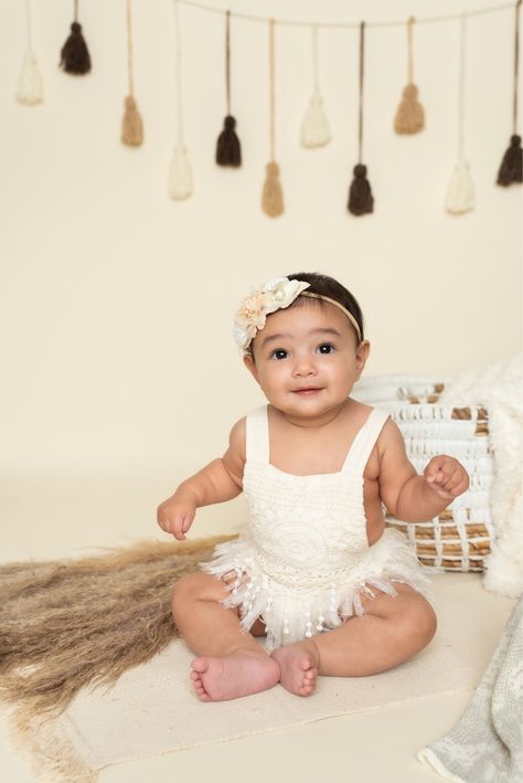 Boho 6 Month Photoshoot, Boho 1st Birthday Photoshoot, Boho Baby Photoshoot, Photo Prop Ideas, Matching Family Halloween Costumes, Boho 1st Birthday, Baby Trends, Spring Minis, Boho Photoshoot