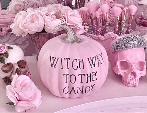 Halloween Shower Ideas, Mac Icons, Trunker Treat Ideas, Disco Halloween, Pumpkin Painting Party, Halloween First Birthday, Rainbow Halloween, Pink Autumn, Girly Halloween