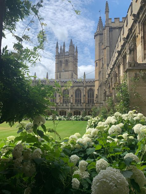 English Culture Aesthetic, Pretty Universities, Oxford University Aesthetic, Oxford Aesthetic, Magdalen College, Boarding School Aesthetic, Dream University, Bristol University, Oxford College