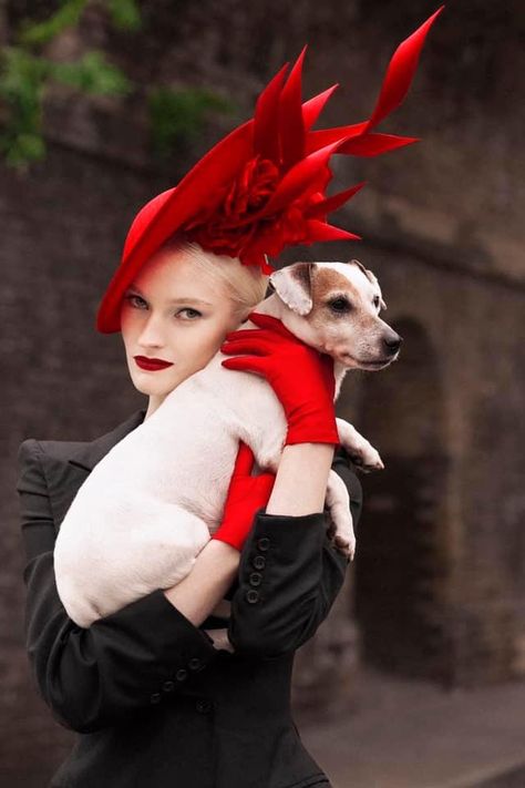 Helena Greyhorse wearing Philip Treacy, photographed by Garda Tang. #HelenaGreyhorse #PhilipTreacy #photography #GardaTang #millinery #fashion Philip Treacy Hats, Mad Hat, Philip Treacy, Crazy Hats, Fancy Hats, Love Hat, Wearing A Hat, Arte Fantasy, Oui Oui