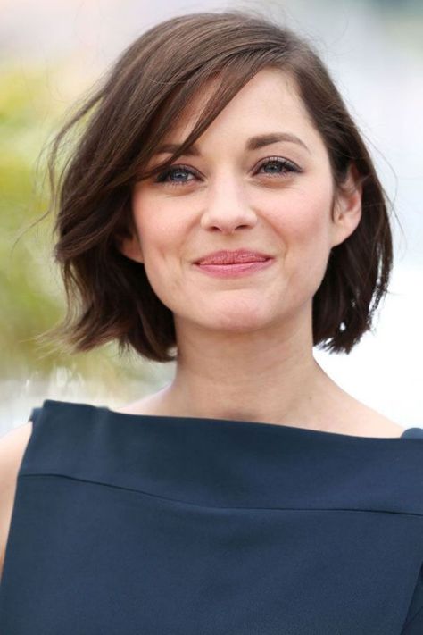 Above the shoulder French Girl Hair, Wavy Bob, Marion Cotillard, Penteado Cabelo Curto, Short Bob Hairstyles, Hair Today, Bob Hairstyle, Great Hair, Bobs Haircuts