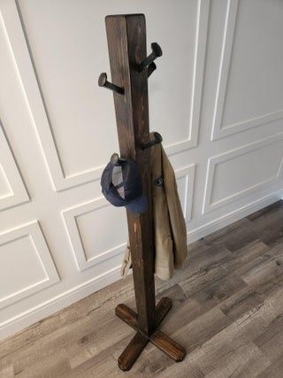 Outdoor Towel Rack, Diy Hat Rack, Free Standing Coat Rack, Diy Coat Rack, Diy Coat, Rustic Coat Rack, Coat Tree, Build House, Fall Living Room Decor