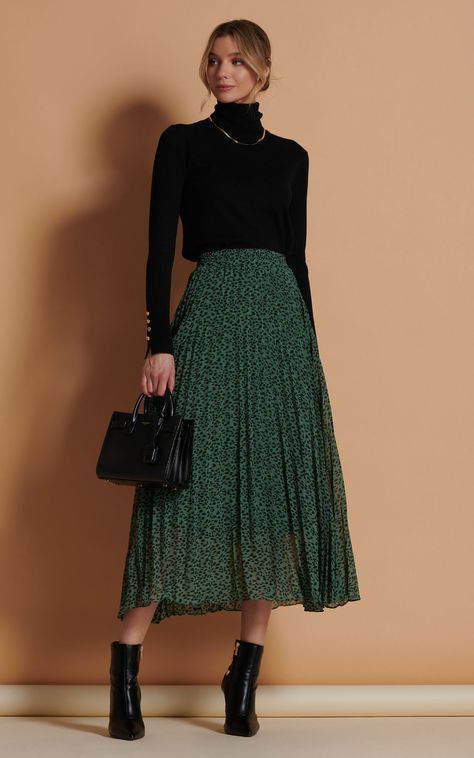 Winter Looks With Skirts, Midi Skirts Ideas, Playful Feminine Style, Work Outfit With Skirt, Green A-line Skirt, Bloated Outfits, Bloated Outfit Ideas, Skirt Formal Outfit, Casual Chic Skirt