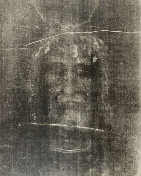 For centuries, the most common image of Jesus Christ, at least in Western cultures, has been that of a bearded, fair-skinned man with long, wavy, light brown or blond hair and (often) blue eyes. But the Bible doesn’t describe Jesus physically, and all the evidence we do have indicates he probably looked very different from how he has long been portrayed. #Jesus #schroud Jesus Wall Decor, Turin Shroud, Ordained Minister, Shroud Of Turin, Garden Of Gethsemane, Images Of Christ, Roman Gods, Picture Wall Art, Christian Wall Decor