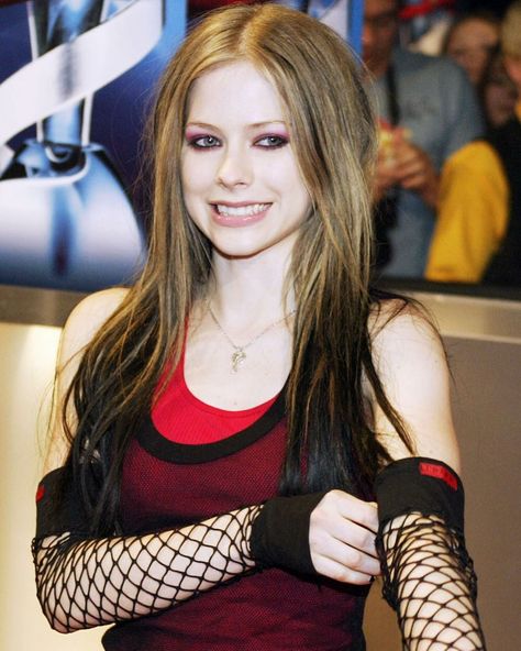 Early 2000s Alternative Fashion, 2000s Alternative Fashion, 2000s Avril Lavigne, 2000s Punk Fashion, Punk Girl Fashion, Alternative Fashion Indie, 2001 Fashion, Chicas Punk Rock, 2000s Punk