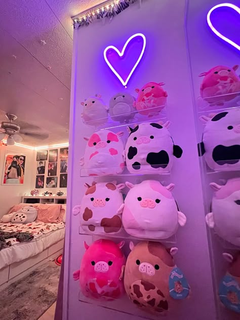 Squishmallow Aesthetic Room, Squishmallow Photoshoot, Squishmallows Bedroom Aesthetic, Squishmallow Themed Room, Squishmallow Tag Display, Squishmallow Storage Aesthetic, Squishmallow Shelf Display, Squishmallow Room Decor, Squishmallow Set Up