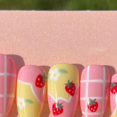 Strawberry Lemonade Nails, Cute Strawberry Nails, Pink Lemonade Nails, Strawberry Milk Nails, Lemonade Nails, Slay Nails, Strawberry Nail, Strawberry Nails, Deco Nails