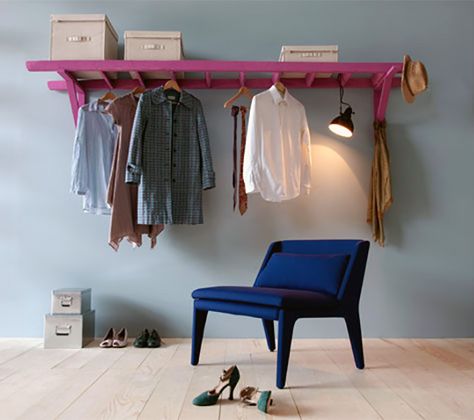 DIY this clothes rack using an old ladder. What do you think about this to hang bridal gowns and bridesmaids dresses on? Dressing Pas Cher, Repurposed Ladders, Design Ložnic, Old Ladder, Diy Ladder, Garment Racks, Bedroom Designs, Clothes Organization, Clothing Rack