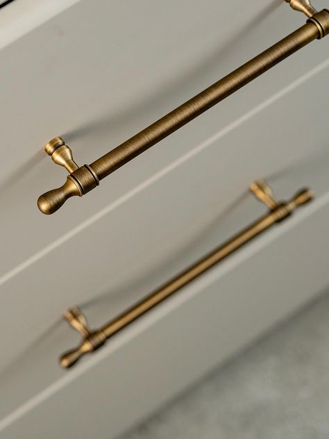 Elevate the elegance of your home with our Antique Brass Cabinet Hardware Set. This exquisite collection includes antique gold kitchen pulls, drawer knobs, and T-knobs, all designed to create a cohesive and refined look throughout your space. Each piece is meticulously crafted from solid brass, ensuring durability and resilience that stands the test of time. Features:  * Material: Premium solid brass for long-lasting durability.  * Finish: Antique brass with a gold tone and dark brushed grain, e Types Of Brass Hardware, Vintage Gold Kitchen Hardware, Vintage Style Cabinet Hardware, Good Hardware Kitchen, Green Cabinets Brass Hardware, Antique Cabinet Pulls, Draw Pulls Cabinet Hardware, Antiqued Brass Hardware Kitchen, Brass Gold Kitchen Hardware