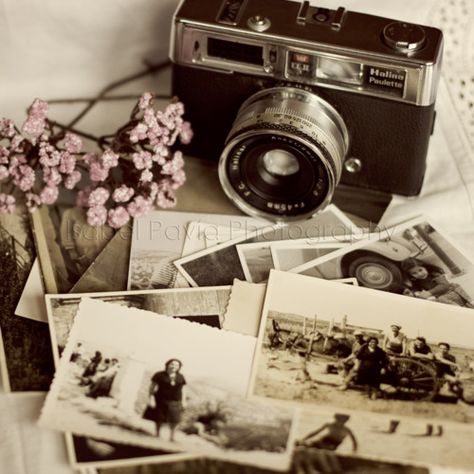 photographs, old camera, and film Fotocamere Vintage, Fotografi Digital, Fotografi Vintage, Old Cameras, Old Camera, Life Ideas, Tumblr Photography, Foto Vintage, Girly Images