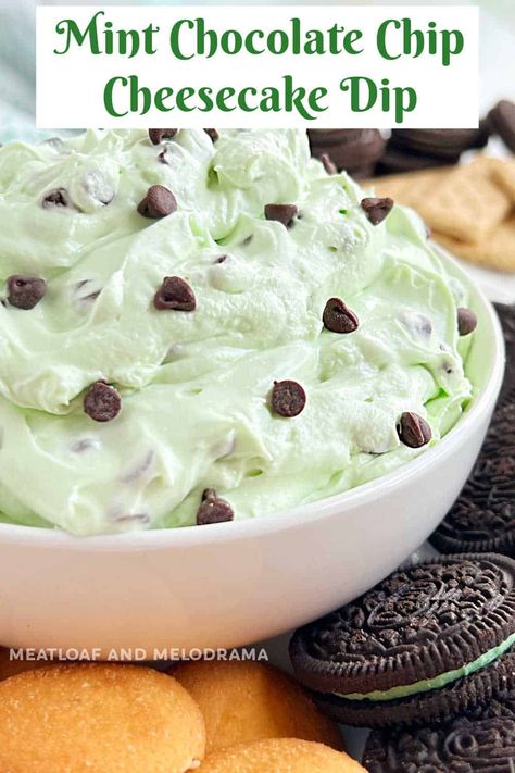 Chocolate Chip Cheesecake Dip, Mint Chocolate Chip Cheesecake, Dips Sweet, Mint Dip, Dessert Fondue, Best Dip Recipes, Mint Desserts, Butter Desserts, Dessert Dip