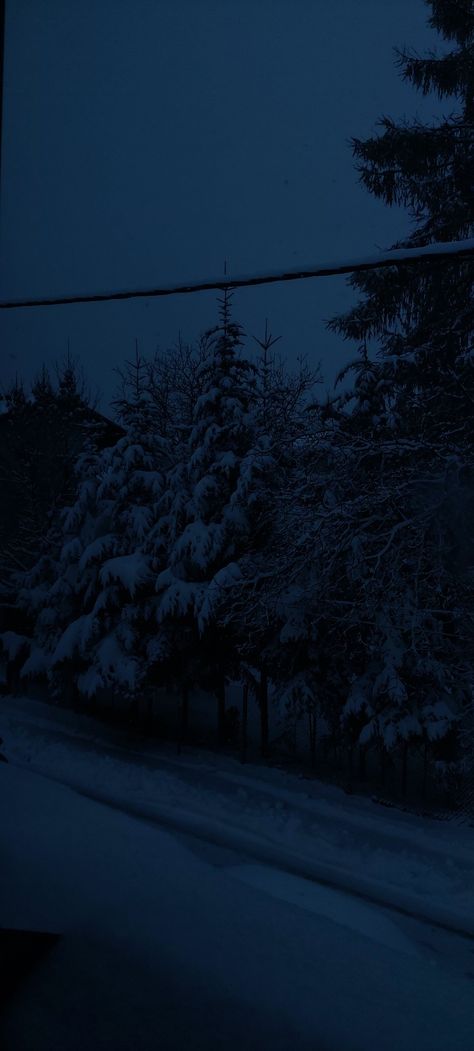 Cold Wallpaper Aesthetic Iphone, Dark Snow Aesthetic Wallpaper, Snow Astethic Night, Blue Hour Aesthetic Winter, Cold Nights Aesthetic, Dark Snow Wallpaper, Navy Blue Winter Aesthetic, Dark Blue Winter Aesthetic, Dark Hour Aesthetic