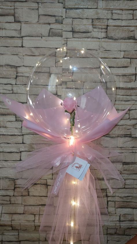 Flowers In Balloons, Ballons Bouquet Ideas, Flowers In A Balloon, Bouquet With Balloons, Balloon Gift Ideas, Balloon With Flowers, Balloon Bouquet Ideas, Balloon Flower Bouquet, Bouquet Balloons