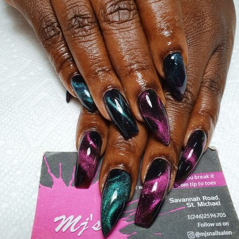 Multicolor Cat Eye Nails, Cat Eye Nails Design Fall, Dark Cateye Nails, Tiger Eye Nails Design, Teal Cat Eye Nails, Car Eye Nails, Tigers Eye Nails, Cats Eye Nails Design Ideas, Cats Eye Nails Design