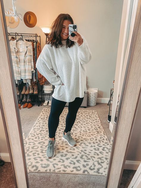 Modern Outfits For Women, Plus Size Athleisure Outfits, Plus Size Athleisure, Sahm Outfits, Bell Bottom Jeans Outfit, 2023 Clothing, Fall Stuff, Soccer Outfits, Casual College Outfits