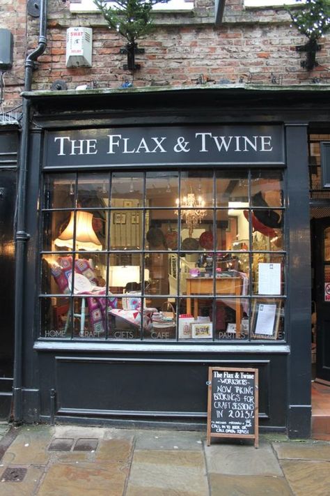 Shambles York, Store Facade, Christmas In England, York Uk, Interior Simple, Shop Facade, York England, Christmas In The City, Shop Windows