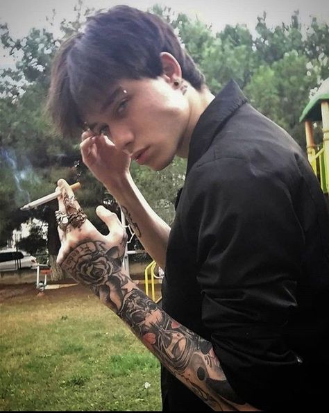 Tatted Men, Fotografi Iphone, Bryce Hall, Grunge Guys, 남자 몸, Bad Boy Aesthetic, Emo Guys, The Perfect Guy, Aesthetic Guys