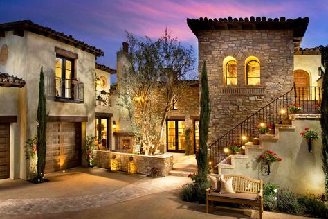 Elegant Tuscan Stone House - La Quinta, California Italian Villa Interior, Tuscan Architecture, Italian Style Home, Mediterranean Homes Exterior, Mediterranean Exterior, Tuscan Farmhouse, Mediterranean Mansion, Tuscan Style Homes, Italian Country