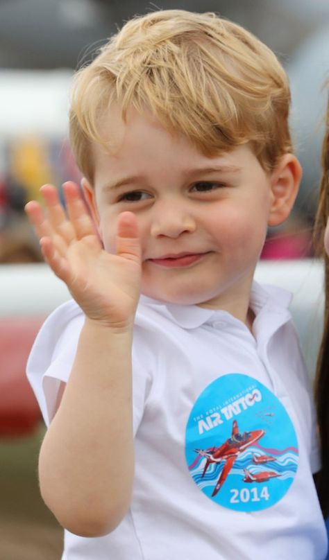 Prince George's Best Facial Expressions | POPSUGAR Celebrity Photo 1 Prinz George, Air Tattoo, Duchesse Catherine, Prince George Alexander Louis, George Alexander Louis, Princesa Kate Middleton, English Royal Family, Photos Of Prince, Wales Family