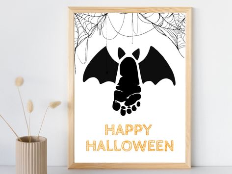 Embrace spooky season with this fun "Happy Halloween" printable! This adorable keepsake transforms your baby's tiny footprint into the most adorable bat you've ever seen! | DETAILS | Included is an 8.5 x 11 inch PDF file. | HOW TO CREATE YOUR PRODUCT | 1. Download: Purchase and download the high-resolution printable file. 2. Print: Print your file on high quality paper or card stock. 3. Stamp: Use non-toxic paint and gently press your baby's foot onto the space on the page. 4. Personalize: Add y Halloween Baby Feet Art Diy, Fall Canvas Baby Art, Baby Pumpkin Footprints, Simple Bat Painting, Halloween Baby Keepsake Crafts, Baby Ghost Footprints, Bat Footprint Art, Halloween Newborn Crafts, Fall Crafts Babies