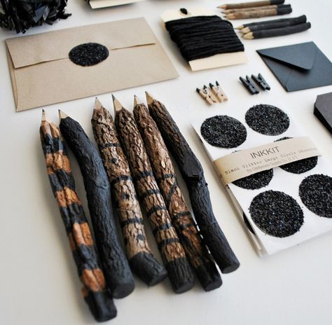 HEY LOOK: shops we love Corporate Design, Handmade Stationary, Stationery Obsession, Pens Writing, Stationary Supplies, Plakat Design, Pretty Packaging, Black Hand, Pen And Paper