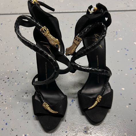 Brand New Giuseppe Zanotti Black And Gold Heels! Giuseppe Zanotti Snake Heels, Dagger Heels, Black And Gold Heels, Preppy Luxury, Chain Heels, Shoe Types, Slippers Heels, Snake Shoes, Modern Preppy