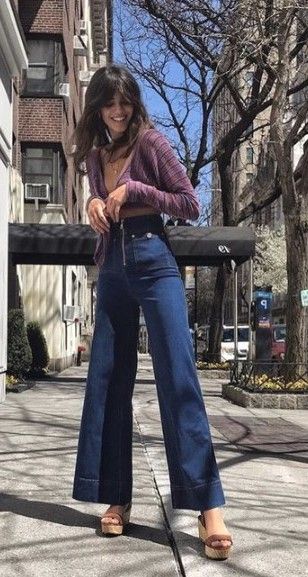 Nice 15 Popular Summer Outfits to Inspire You 70s Chic Outfits, 70s French Fashion, 70s Chic Fashion, 70s Jeans Outfit, French Boho Style, 60s Womens Fashion, 60s Outfits For Women, 70s Winter Fashion, 60s Jeans