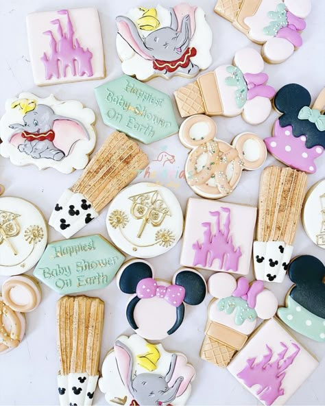 Disney World Cookies Decorated, Vintage Disney Cookies, Disney Sugar Cookies, Disneyland Party, Minnie Mouse Cookies, Mickey Mouse Cookies, Cookie Shop, Disney Desserts, Disneyland Birthday