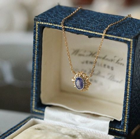 Necklace Art Deco, Tanzanite Pendant, Tanzanite Necklace, Necklace Art, Blue Tanzanite, Jewelry Lookbook, Natural Tanzanite, Fantasy Jewelry, Necklace Dainty