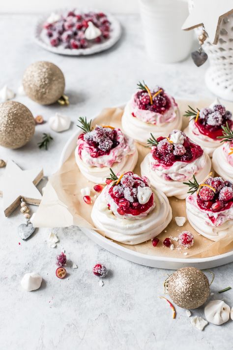 Mini meringues topped with light whipped cream, cranberry sauce and sparkling sugared cranberries. It doesn’t get more festive than this. By Emma Duckworth Bakes Mini Meringue Nests, Meringue Desserts Ideas, Cranberry Pavlova, Christmas Meringue Ideas, Pavlova Nests, Cranberry Meringue, Mini Christmas Desserts, Cranberry Desserts, Christmas Meringue