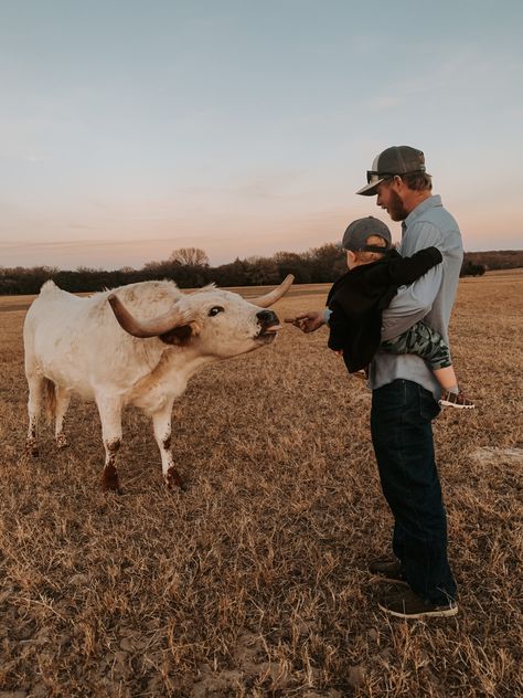 Family Fishing Aesthetic, Country Wife Life, Farm Relationship Goals, Country Dad Aesthetic, Southern Family Aesthetic, Cute Country Family, Country Kids Aesthetic, Dream Life Country, Country Life Aesthetic Family