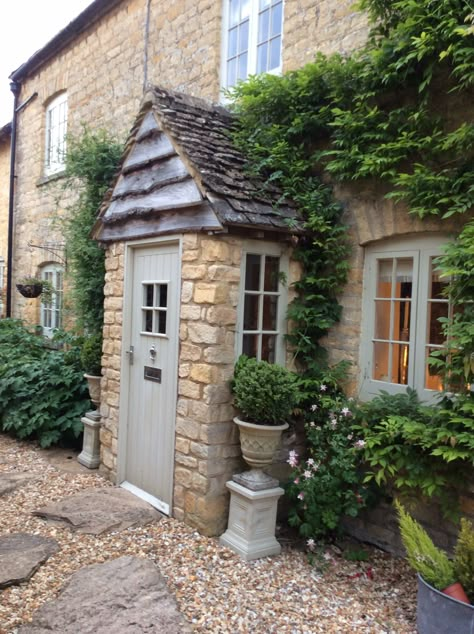 Stone Cottage Porch, Cottage Entryway Exterior, Uk Cottage Exterior, Cottage Entrance Exterior, Front Door Stone House, Cottage Doors Front Entrance, English Cottage Front Door, English Country Cottage Exterior, Cottage Porch Ideas