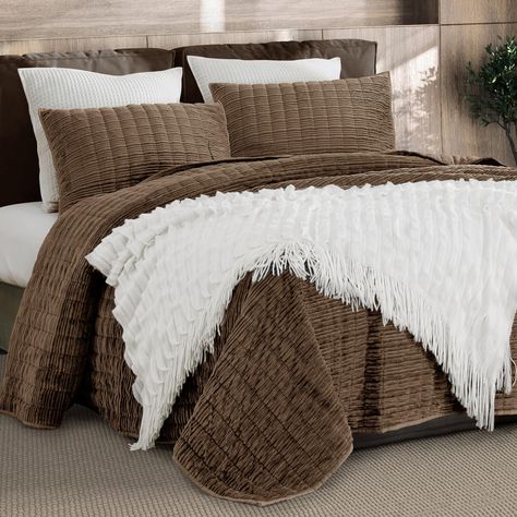 PRICES MAY VARY. Soft & Comfy: Our quilt set is made of soft corduroy, tightly stitched with a cotton-like hand feel, providing superior softness and luxurious comfort. It's great as an added layer for extra warmth in the cold season. With this bedding set, you can experience the comfort of a five-star hotel bed without leaving home Modern Striped Pattern: The contemporary vertical striped design adds sophistication and luxury to your bedroom decor, creating a rich and inviting sheen that varies Fall Bedding Bedrooms, Cozy Cabin Bedrooms, Striped Bed, Lodge Bedding, Velvet Comforter, Western Bedroom, Fall Bedding, Textured Bedding, Brown Bed