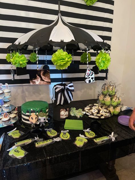 Beetlejuice Quinceanera, Beetlejuice First Birthday, Beetlejuice Dining Room, Beetlejuice Nursery Theme, Beatle Juice Trunk Or Treat, Bettle Juice Party Theme, Beetlejuice Bachelorette, Beetlejuice Balloon Arch, Beetlejuice Balloons