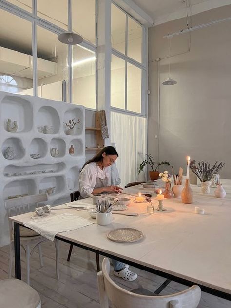 Pottery Studio Home Design, Ceramic Artist Aesthetic, Clay Studio Aesthetic, Ceramics Studio Aesthetic, Ceramics Class Aesthetic, Ceramist Aesthetic, Ceramicist Aesthetic, Art Atelier Aesthetic, Aesthetic Pottery Studio