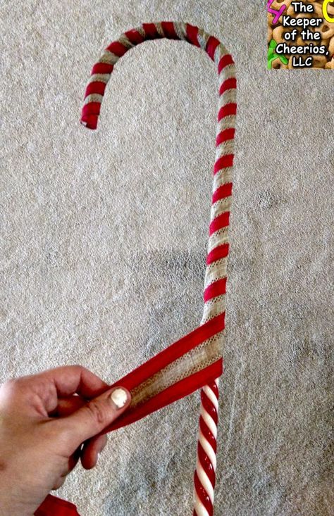 Primitive Christmas Ornaments, Primitive Christmas Crafts, Clothespin Wreath, Homemade Christmas Tree, Candy Cane Crafts, Canes Decor, Candy Cane Decorations, Christmas Gifts For Teen Girls, Christmas Gifts For Girlfriend