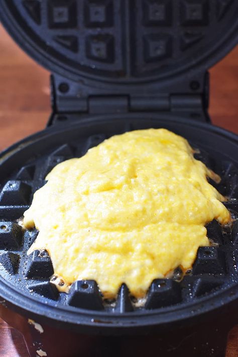 Jiffy Cornbread Waffles, Mini Waffle Recipe, Cornbread Waffles, Jiffy Cornbread Mix, Waffle Iron Recipes, Desayuno Keto, Waffle Maker Recipes, Jiffy Cornbread, Foods With Iron