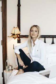 classic oxford. Classic Style Women Casual, Ralph Lauren Style Women, Ralph Lauren Magazine, Oxford Shirt Women, Magazine Feature, Ralph Lauren Womens Clothing, Oxford White, All Jeans, Ralph Lauren Style