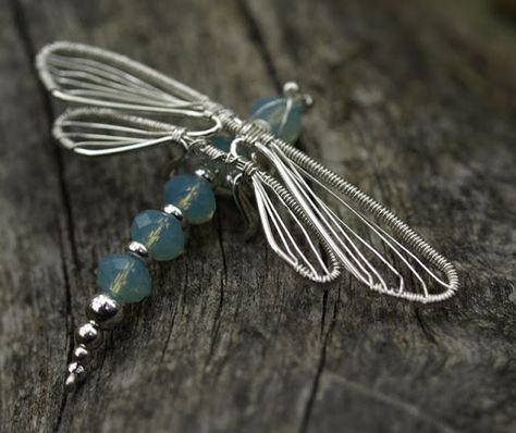 Wire Dragonfly, Beaded Dragonfly, Wire Work Jewelry, Work Jewelry, Bijoux Diy, Beads And Wire, Jewelry Creation, Jewelry Projects, Jewelry Tutorials