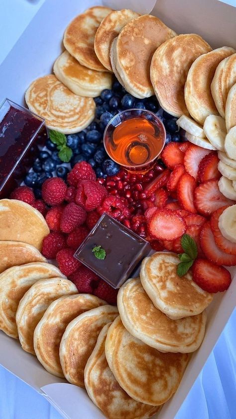 Mini Breakfast Food, Pancake Box, Nutella Sauce, Brunch Catering, Picnic Date Food, Mini Breakfast, Pancake Cafe, Graze Box, Crepes And Waffles