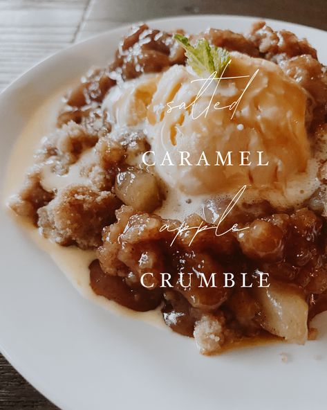 Salted Caramel Apple Crumble, Apple Caramel Crisp, Caramel Crumble, Caramel Apple Crumble, Caramel Apple Desserts, Crisp Recipes, Caramel Apple Crisp, Apple Crumble Pie, Apple Crumble Recipe