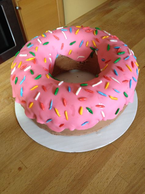 Donut shaped cake - Vanilla cake with Nutella frosting Donut Shaped Cake, Specialty Cupcakes, Fox Cake, Wedding Cake Cookies, Donut Decorations, Doughnut Cake, Shaped Cake, Donut Shape, Decadent Cakes