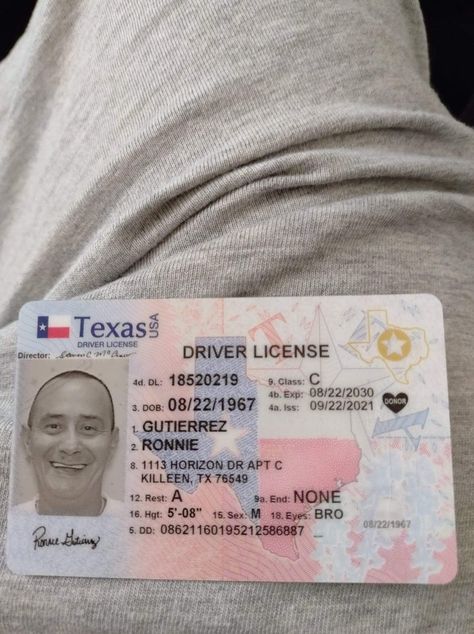 Drivers Licence Photo, Usa Driving License, Fridge Photos, Employee Id Card, Clone Cards, Itunes Card, Passport Pictures, Passport Card, Money Making Machine