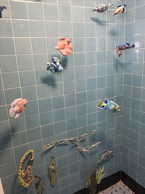 #ceramics #fish #decorate #bathroom #aquarium Fish Themed Bathroom, Bathroom Aquarium, Aquatic Bathroom, Aquarium Bathroom, Underwater Bathroom, Fish Bathroom Decor, Fishing Bathroom Decor, Decorate Bathroom, Fish Bathroom