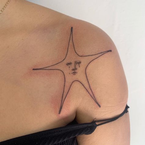 star tattoo on the shoulder/ chest 3d Star Tattoo, Star Face Tattoo, Small Face Tattoos, Earthy Tattoos, Taboo Tattoo, Brain Tattoo, Star Face, Funky Tattoos, Cute Tats