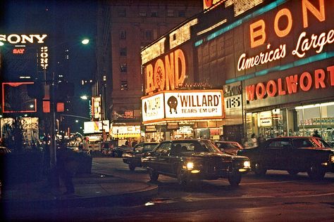 New York 1971 - Times Square by Gentle***Giant, via Flickr New York City Photos, Foto Gif, New York Pictures, 42nd Street, Neon Nights, New York Aesthetic, Vintage Everyday, Ny City, Vintage New York