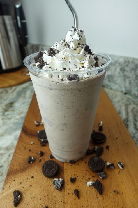 Ump Protein Shake Recipes, Protein Shake Milkshake, Protein Milkshake Recipe, Oreo Protein Shake, Smores Flavors, Vanilla Milkshake Recipe, Oreo Milkshake Recipe, Healthy Milkshake, Milkshake Recipe Easy