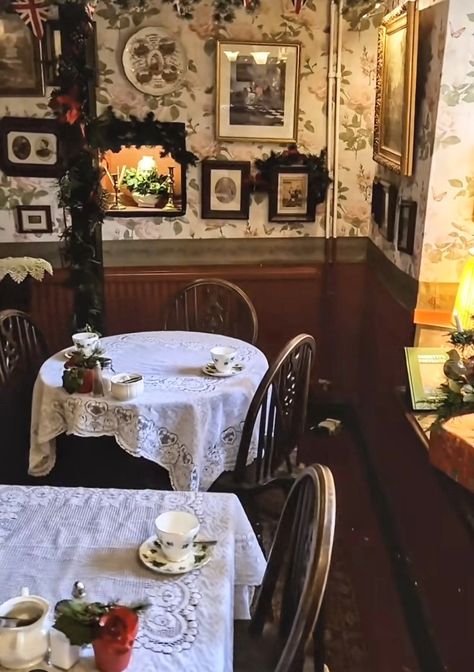 English Tea House Interior, English Tea Shop, Tearooms Interior, British Tea Aesthetic, Small Tea Room, Tea Shop Aesthetic, Victorian Cafe, Tea House Interior, English Tea Room