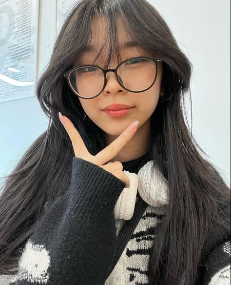 People With Glasses, Korean Hairstyles, Glasses Inspiration, Hairstyles With Glasses, Cute Glasses, Foto Ideas Instagram, Girls With Glasses, Hairstyles Ideas