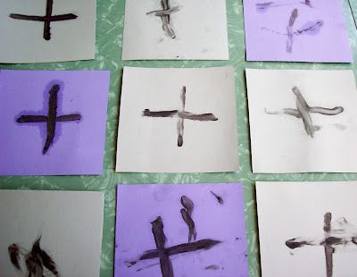 ash wednesday ash cross activity. we did this and it turned out great! thanks sarah of green tables! :) Cross Activity, Green Tables, Holy Week Activities, Good Friday Crafts, Lenten Activities, Palm Sunday Decorations, Religion Activities, Catholic Lent, Palm Sunday Crafts